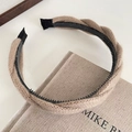 Knitted khaki twist headband for women with non-slip inner teeth and retro cable pattern - Khaki