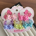 Set de ocho gomas de pelo con ositos de lunares para niñas en tarjeta blanca - Estilo de oso