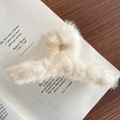 Elegante pinza de pelo de felpa blanco crema en piel sintética para peinados de invierno - Blanco Roto