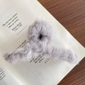 Pinza de pelo grande de peluche gris claro en piel sintética para el otoño y el invierno - Gris