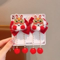 Barrettes de Nouvel An en velours rouge avec broderie lion et pompons en perles - Pince à Cheveux Gland Lapin Chanceux (1)
