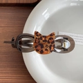 Elegante fermaglio per capelli a gatto leopardato in acrilico marrone traslucido - Modello Gatto (X903)