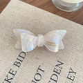 Pince à cheveux noeud en acétate nacré avec détail lettrage France Handmade doré - Blanc