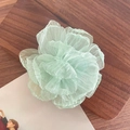 Eleganter minzgrüner Haarclip mit Organza-Blume und geschichtetem Blütenblatt-Design - Grün