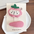 Set di graziose mollette per capelli in tessuto rosa per bambine su carta - Rosa