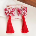 Un par de pinzas para el cabello de mariposa roja con lentejuelas y borlas para ropa Hanfu - Rojo