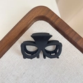 Molla per capelli geometrica nero opaco con design a doppio anello su sfondo beige - Nero