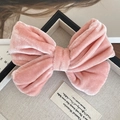 Barrette à cheveux élégante en velours rose avec double nœud et texture sur plateau - Rose