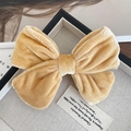 Barrette à nœud papillon en velours jaune moutarde pour filles avec texture douce artisanale - Jaune