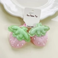 Paire d'élastiques fraise en tissu rose avec perles blanches et feuilles vertes sur carte - Élastique à cheveux / Rose