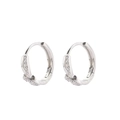 Silberne gedrehte Creolen mit Mikro-Diamanten in einem minimalistischen Luxusdesign - Gedrehte Creolen / Silber