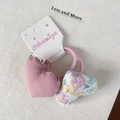 Paire de chouchous faits main avec cœurs rose et fleuri pour petites filles sur carte - Élastique Cheveux Cœur Rose