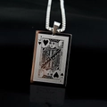 Detailgetreue Gravur eines Herz-Bube-Anhängers an einer eleganten silbernen Kugelkette - Herz J (Nur Anhänger (Ohne Kette))