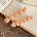 Roze marmeren haarklemmen set met ronde kralen en hartvormen op een open boek - Koreaans Roze