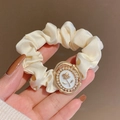 Französisches Vintage Satin Haargummi in Creme mit goldener Rosen-Perlen-Verzierung - Weiß (2_Weiße Kamelien-Haarkordel)