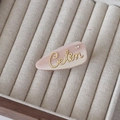Barrette en acétate marbré rose avec lettrage doré et petit strass scintillant - Rose Milk-shake