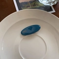 Barrette ovale minimaliste bleu foncé, fini brillant avec inscription dorée élégante - Bleu Paon