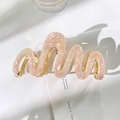 Pinza para el cabello ondulada en mármol rosa con estructura metálica dorada chic - Rosa