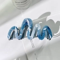 Pince à cheveux ondulée élégante avec un motif de marbre bleu et blanc - Bleu d'encre