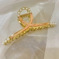 Pinza para el pelo dorada con acetato de mármol rosa y elegantes perlas blancas - Rosa