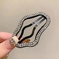 Detalle de pinza para el pelo BB ondulada con diamantes de imitación sobre metal - Blanco