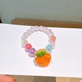 Buntes Glitzer-Perlenarmband für Mädchen mit einem süßen orangefarbenen Karottenanhänger - Karotten Stil Armband