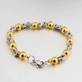 Détail de la maille byzantine argentée et perles dorées polies sur bracelet en acier - Doré