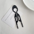Horquilla en forma de U de acetato con textura de mármol negro y gris para peinados elegantes - Negro y Gris