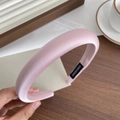 Elegante cerchietto spesso in raso rosa per donna con una texture premium fatta a mano - Rosa