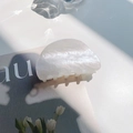 Minimalist marble white semi-circle hair claw clip with pearlescent acetate finish - Semicircle White