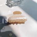 Elegante pinza para el pelo semicircular de acetato con textura de mármol champán - Champán