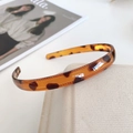 Elegante cerchietto leopardato con denti antiscivolo in motivo tartarugato ambra - Tartarugato Caffè