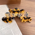 Tortoiseshell acetate hair claw clip with vintage brown amber pattern for women - Dark Leopard Print