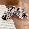 Elegant tortoiseshell acetate flower hair claw clip with black and pink pattern - 8-Light Leopard