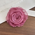Elastico per capelli con fiore rosa antico in organza a strati e cuciture rifinite - Rosso