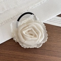 Elegante elastico per capelli in organza a camelia bianco crema con laccio nero elastico - Bianco