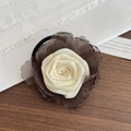 Elegante elastico per capelli a rosa con raso crema e fiore in organza marrone - Caffè Bianco