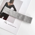 Hellgraues breites elastisches geripptes Sportstirnband für Yoga und Fitness auf Kunstkarte - Grau