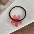 Rosa Acryl-Blumen-Haargummi mit blauem Akzent auf braunem geflochtenem Band - Blume Rosa