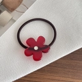 Elastisches Haargummi mit roter Acryl-Blume und kaffeebraunem Band für Frauen - Blume Rot