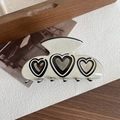 Pince à cheveux crème avec motifs de cœurs évidés à bord noir au style doux - Pince à cheveux cœur / Coeur Blanc