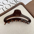 Elegante pinza para el cabello de acetato marrón oscuro con letras doradas en madera - Estilo Calado Francés / Marrón