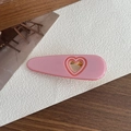 Eleganter rosa hohler Herz-Haarclip mit glänzendem Finish und goldenem Metallverschluss - Hohle Herz Haarspange / Rosa Haarklammer