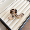 Elegant tortoiseshell acetate hair claw clip with golden metal base for half-up hair - Wave / Light Tortoiseshell
