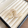 French style pearlescent white wavy acetate hair claw clip with golden metal teeth - Wave / Pearl White