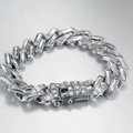 Dettaglio di un bracciale cubano da 14mm in argento con zirconi a taglio baguette - Bracciale Cubano Strass Quadrati Argento