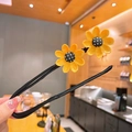 Détail de l'épingle à cheveux noire en U avec tournesols au crochet et pois centraux - 7# Jaune Tournesol