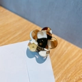 Eleganter Haarclip in Blumenform mit Schildpatt-Marmorierung aus Acetat-Material - Weißbraun