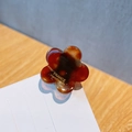 Blumen-Haarklammer in dunkler Schildpatt-Optik mit goldenem handgefertigtem Schriftzug - Bernsteinbraun