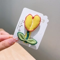 Handgefertigte gelbe Tulpen-Haarklammer aus Stoff mit grünem Blatt auf Karte - Gelb
